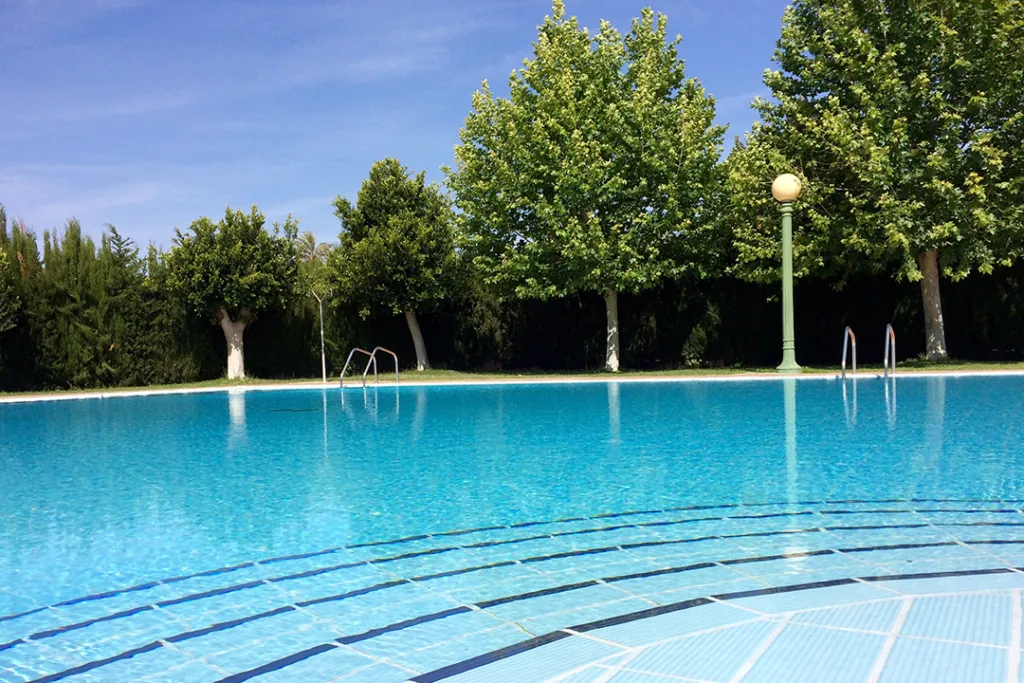 Pabellón y piscina de Torrellano · 4