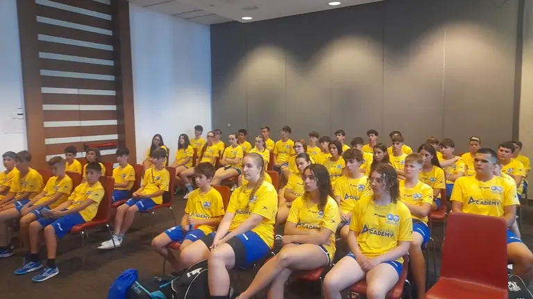 Participantes reunidos en una actividad del campus
